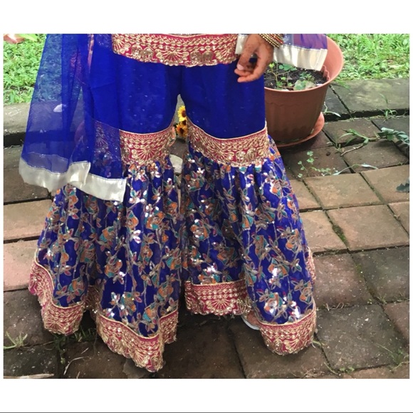 Beautiful Bollywood partywear for girls age 6 - Picture 2 of 5